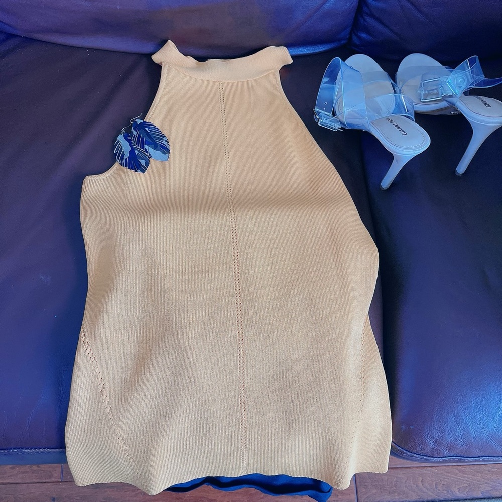 Beautiful yellow top